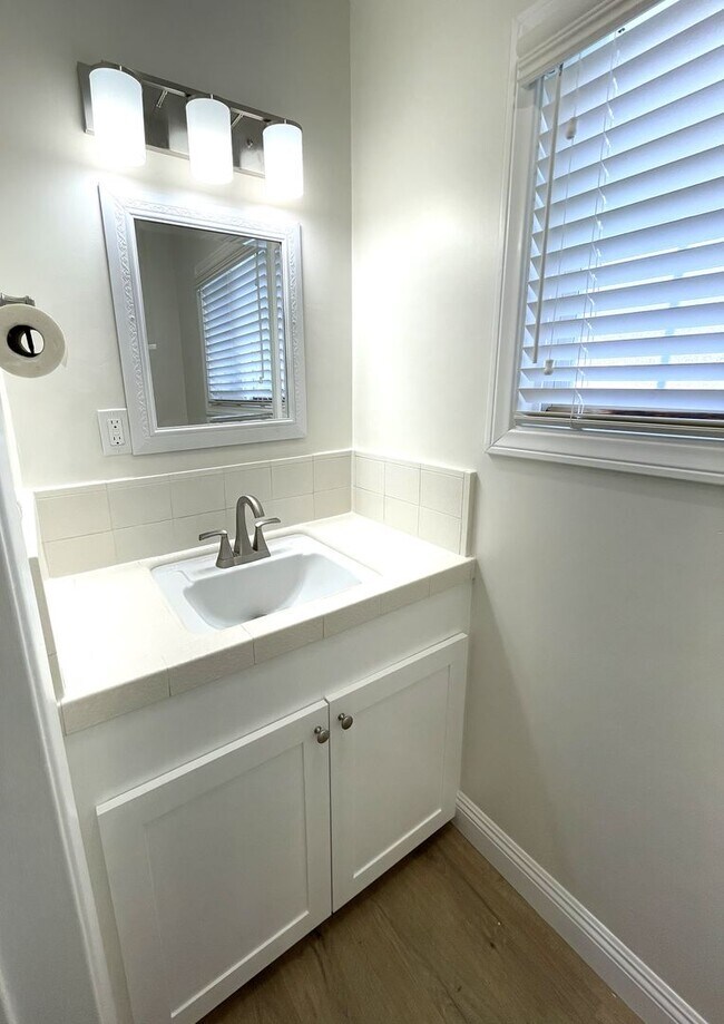 Building Photo - Charming updated 3-bedroom home with a/c near Victor Park