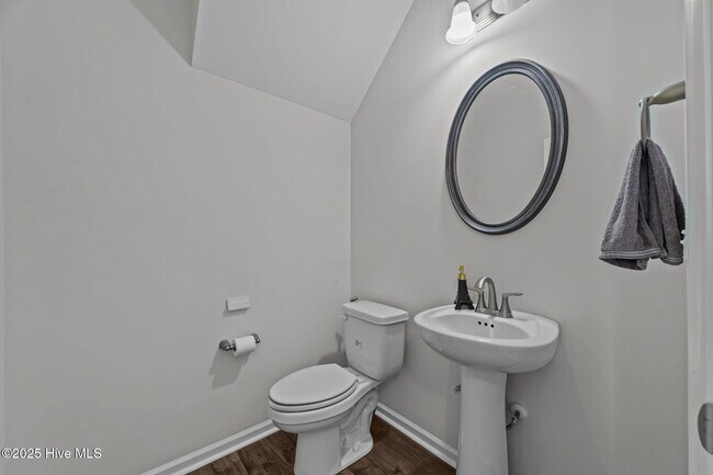 Building Photo - 828 Knoll Cir