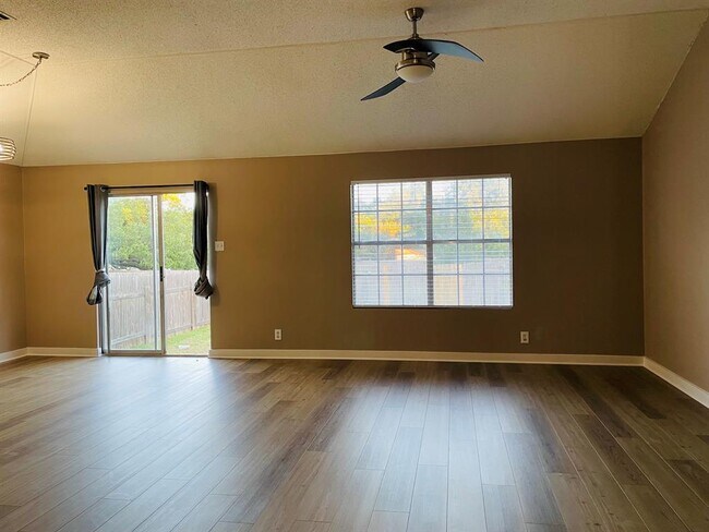 Building Photo - 16837 Bailey Jean Dr