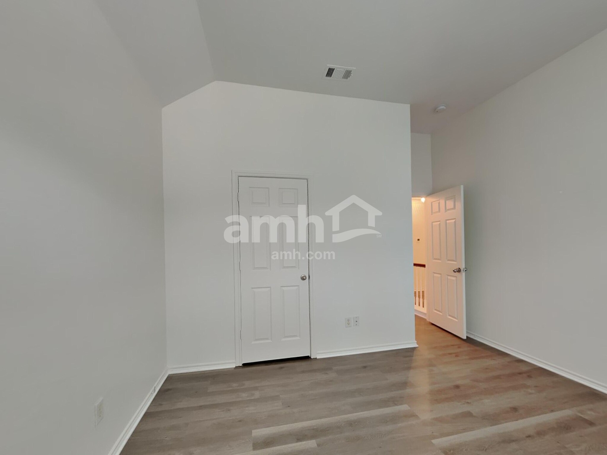 Building Photo - 4825 Summer Oaks Ln