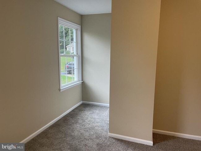 Building Photo - 1666 Hemlock Cir