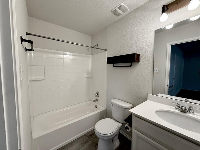 Building Photo - 249 La Dera Dr