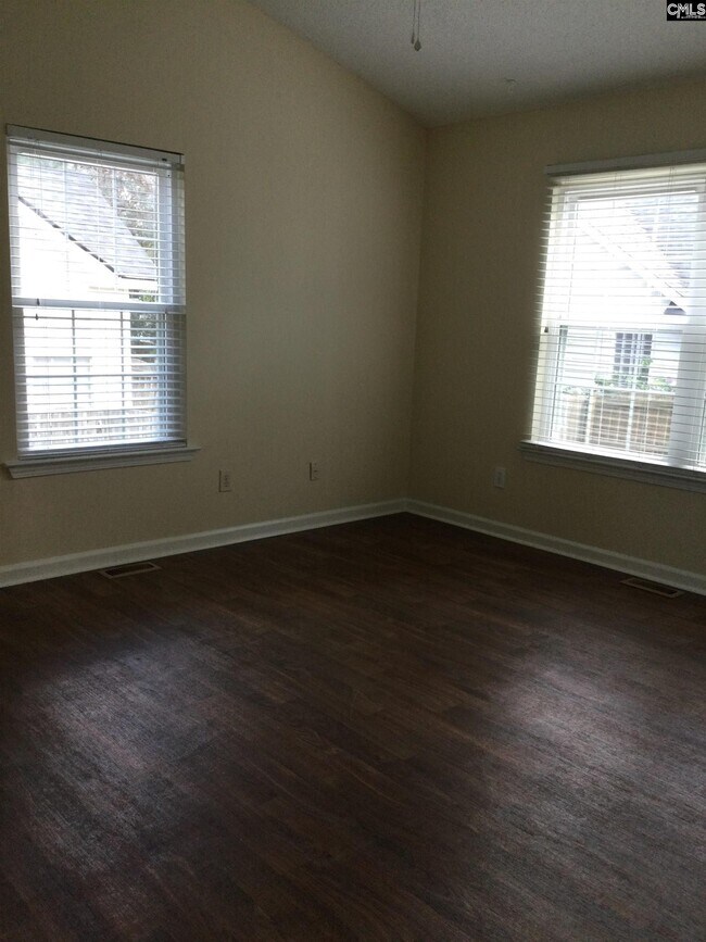 Building Photo - 13 Coachmen Ct