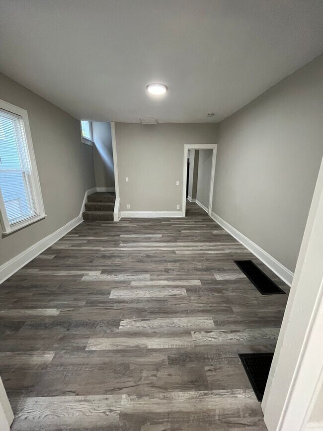 Building Photo - 490-492 E Jenkins Ave