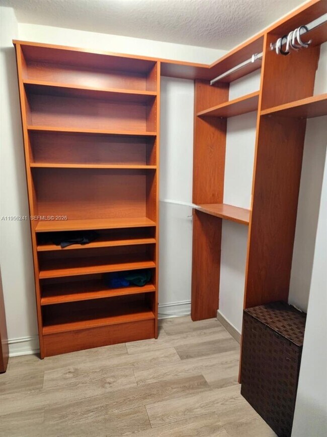 Building Photo - 322 Madeira Ave