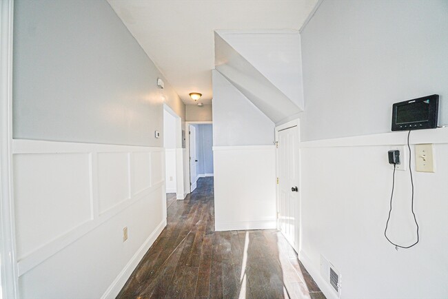 Building Photo - 7 Rosebery Rd