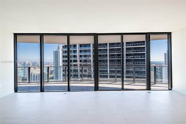 Building Photo - 1000 Brickell Plaza