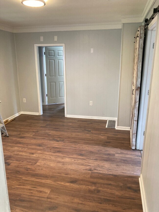 Building Photo - 108 S Main St