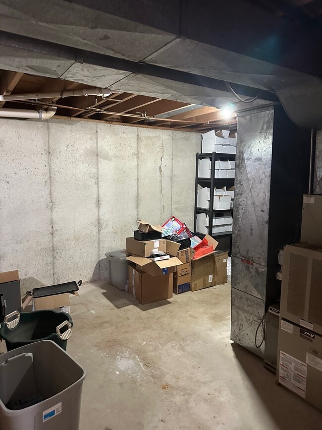 Building Photo - 2973 Memorial Dr