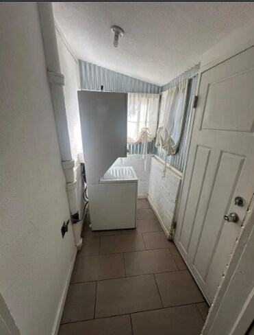 Building Photo - 418 W 43rd Ave