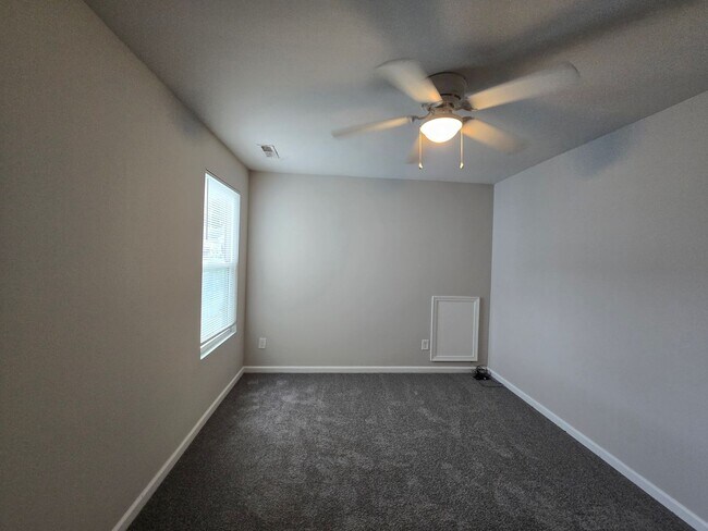 Building Photo - 1819 Hooper Court