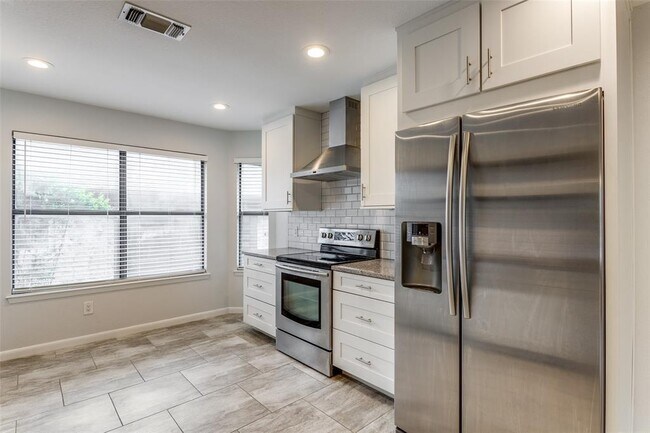 Building Photo - 9203 Knoll Crest Loop