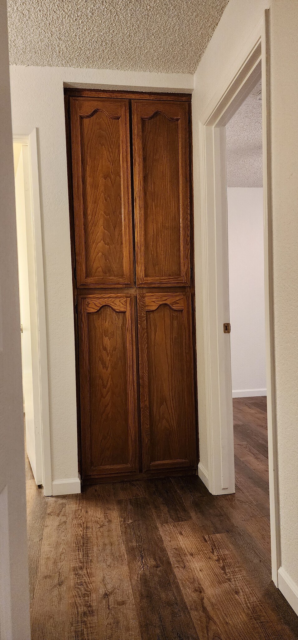 Linen Closet - 4629 N Charles Ave