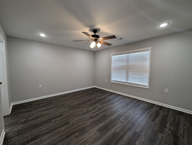 Building Photo - 3 Bed / 2 Bath Home in Riverwood Estates