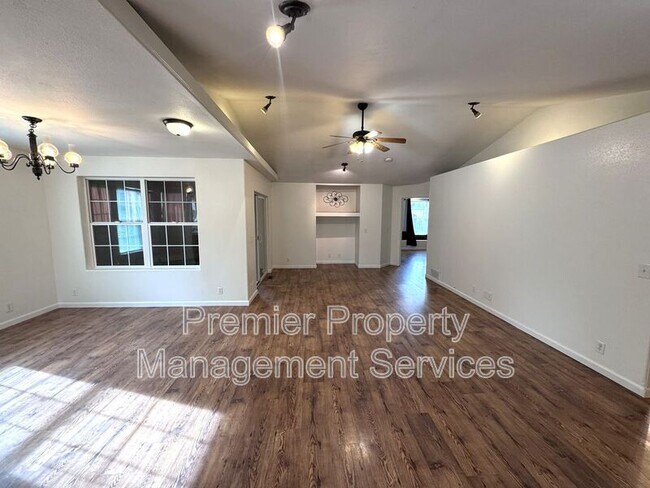 Building Photo - 2005 8th Ave N