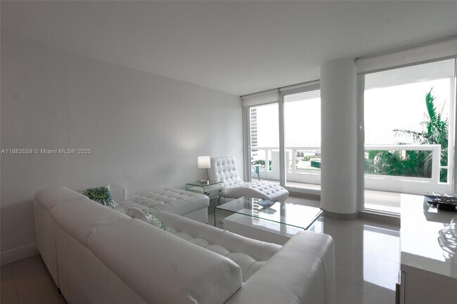 Building Photo - 1717 N Bayshore Dr