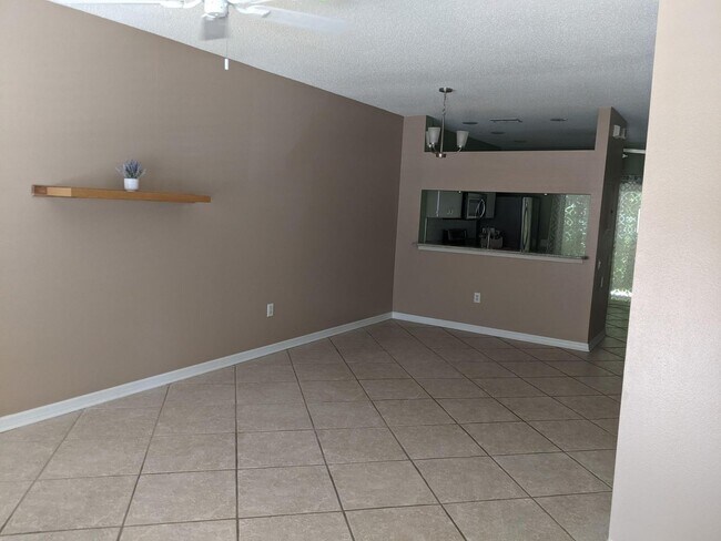 Building Photo - Beautiful 2 Bedroom, 2.5 Bath Townhome in Private Gated Community Of Hunter's Key In New Tampa
