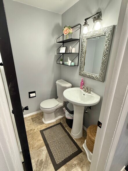 Building Photo - 1513 Rockdale St