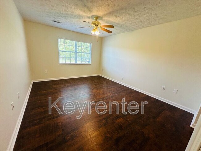 Building Photo - 2207 Crestpark Rd