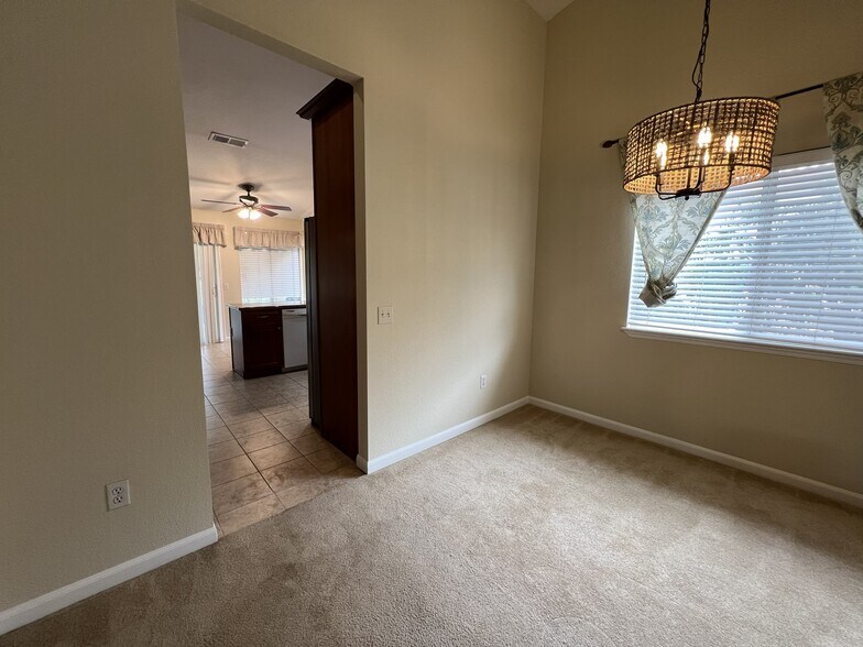 Building Photo - 10665 Cherry Hills Dr