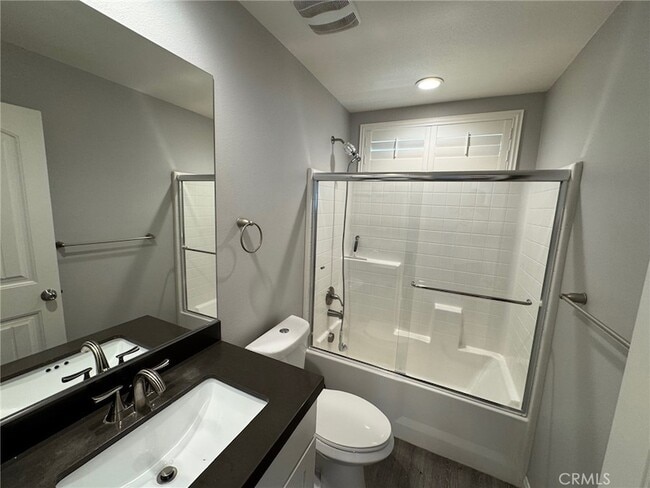 Building Photo - 501 Villa Way