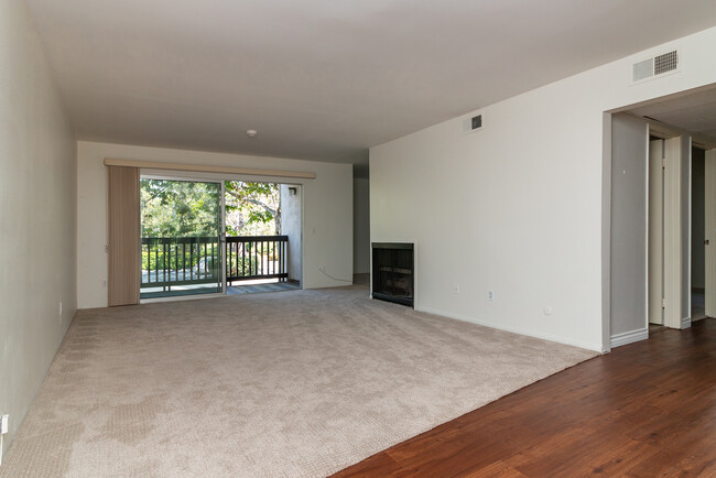 Primary Photo - 3108 Raintree Cir