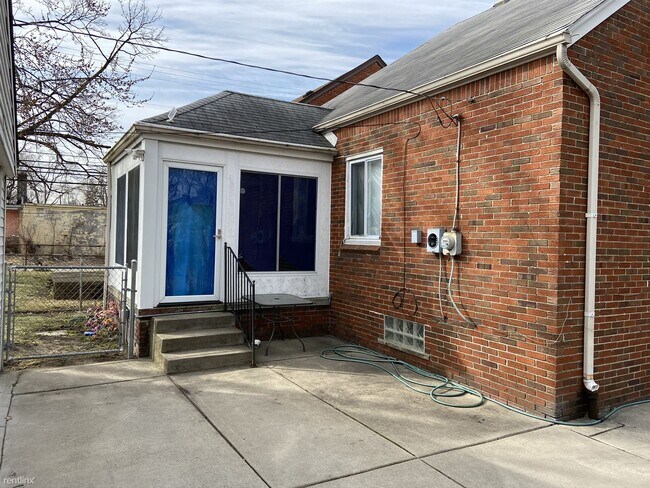 Building Photo - 3 br, 2.5 bath House - 17134 Sunderland Rd