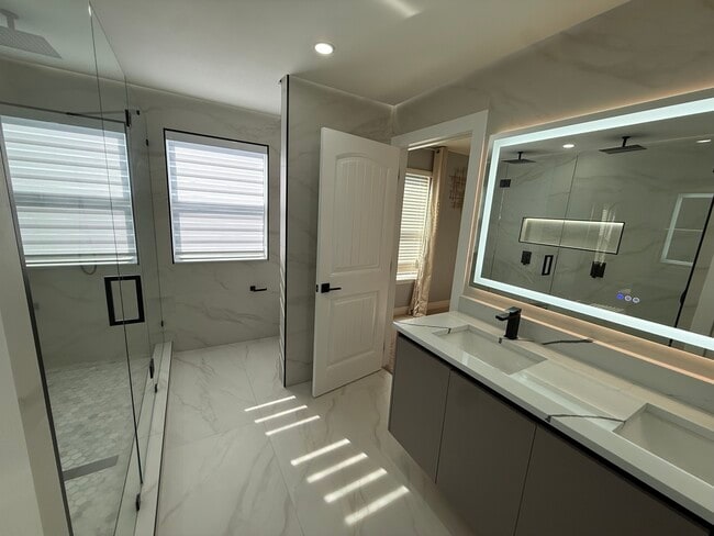 Building Photo - 5380 Oakbourne Ave