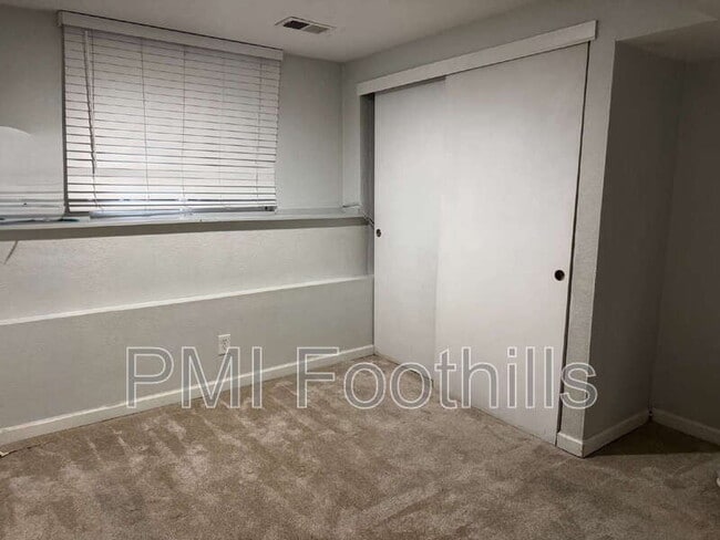 Building Photo - 12996 E Florida Dr