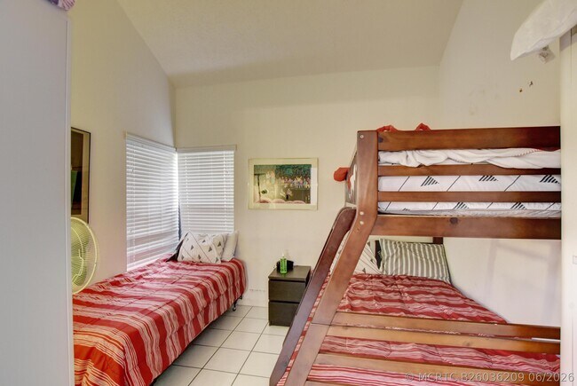 Building Photo - 22667 Meridiana Dr