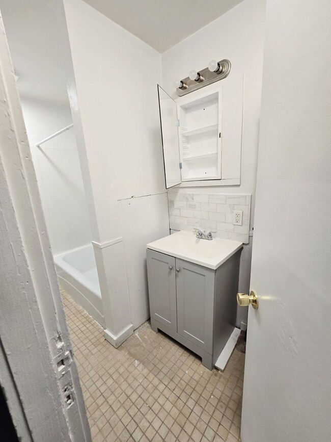 Building Photo - 348 Fairmount St