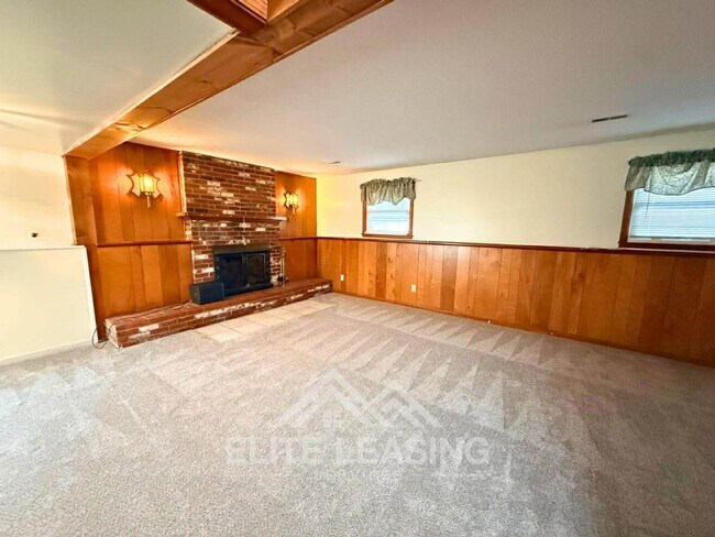 Building Photo - Luxury Living in Auburn