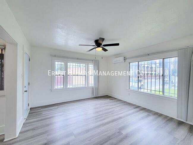 Building Photo - Charming 1+ Bedroom California Bungalow home!