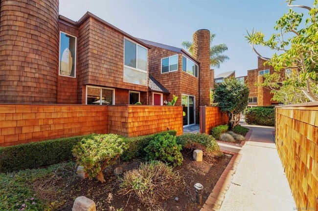 Building Photo - 325 S Sierra Ave