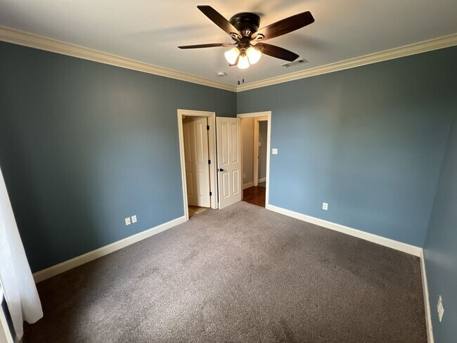 Building Photo - 7335 Oak View Dr.