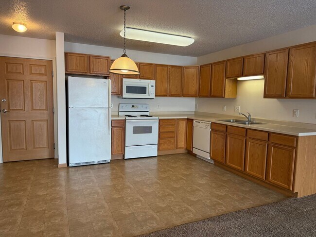Building Photo - 2 bed 2 bath 1st Floor South Fargo
