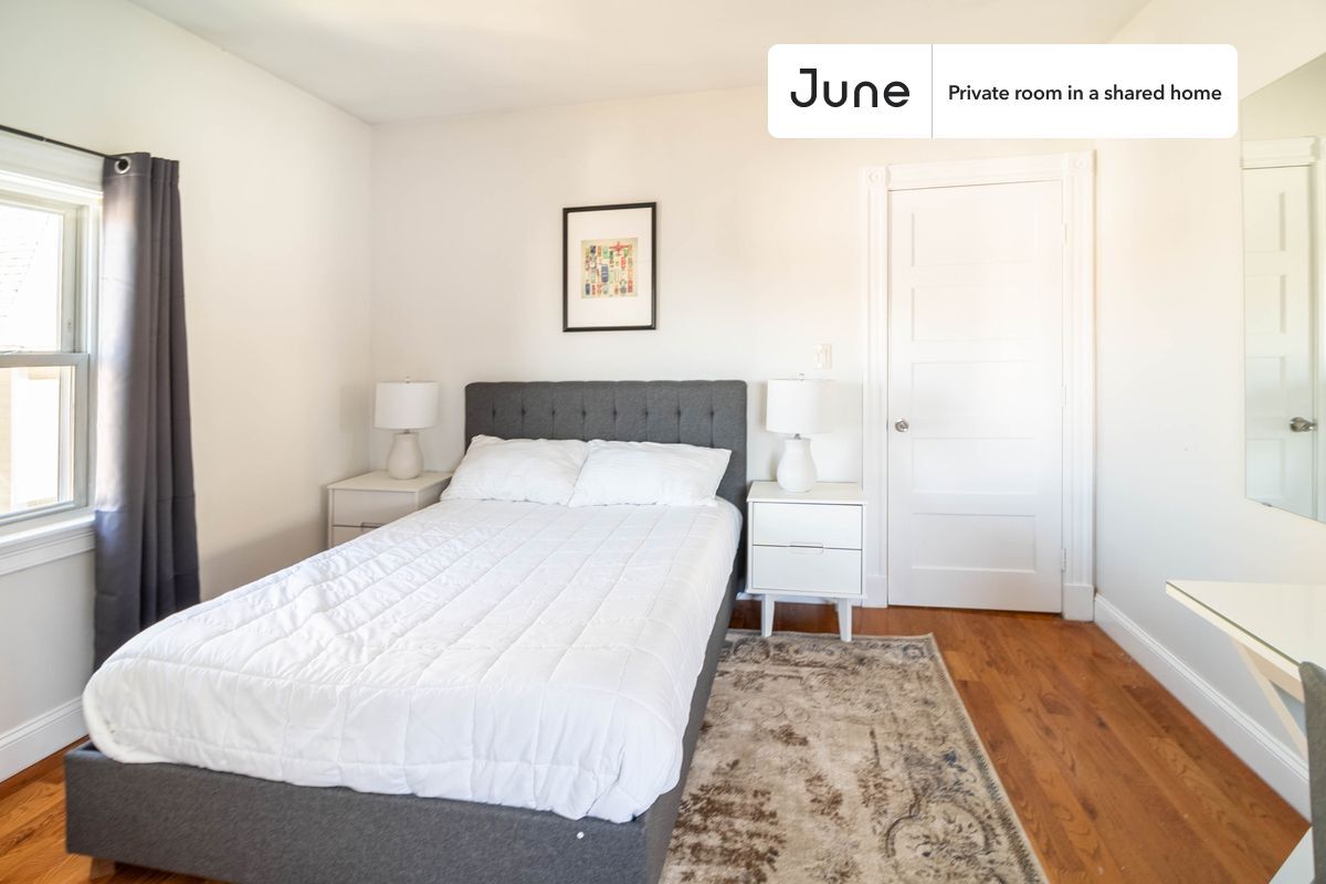 Building Photo - Room in Shared 7 bed/2 bath home