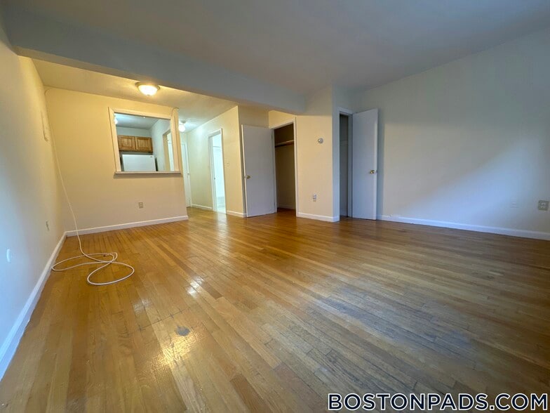 Building Photo - 34 Gardner St