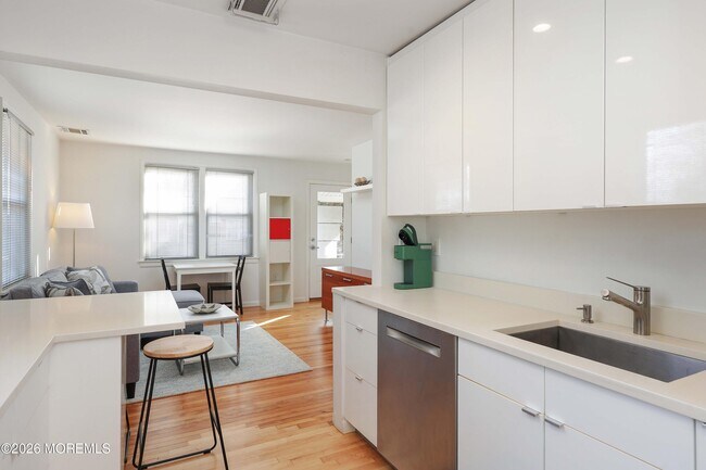 Building Photo - 29 Degraw Ave