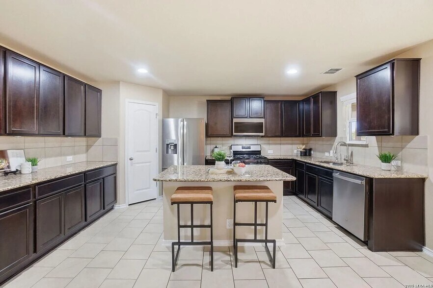 Building Photo - 8826 Palmetto Fls
