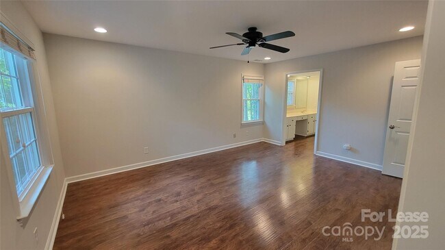 Building Photo - 9424 Whitethorn Dr