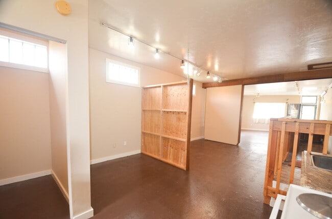 Building Photo - Commercial and Residential Option! Main St Alma!