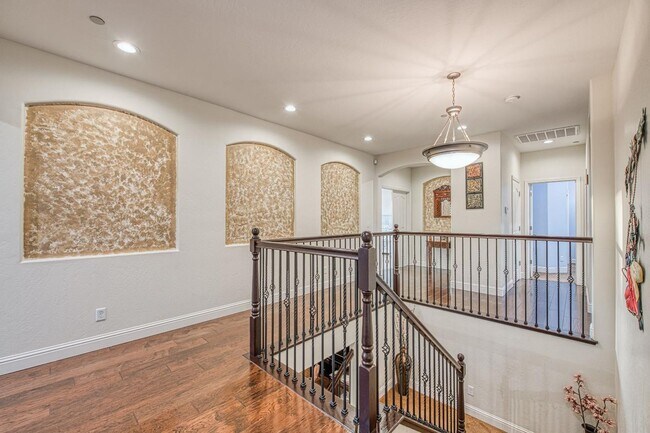 Building Photo - Spacious Home on Oversized Lot with Pool and Solar!