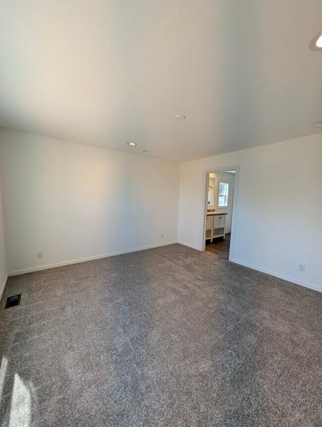 Building Photo - 25874 CA-74