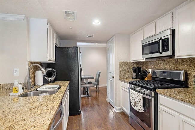 Building Photo - 22 E Willowood Ct