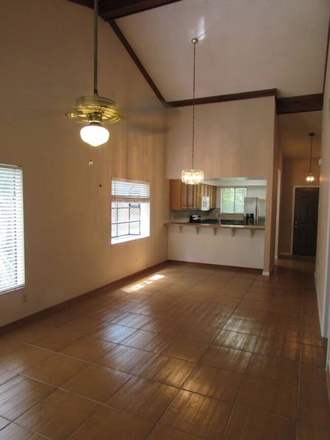 Building Photo - 2 Bedrooms/ 2 Baths, Large 2 story 1,050+ ...