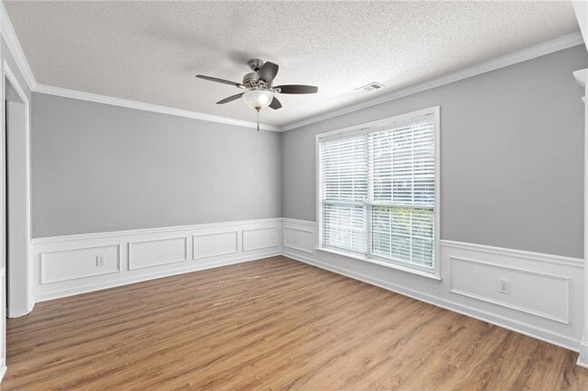 Building Photo - 13030 Carriage Park Ln
