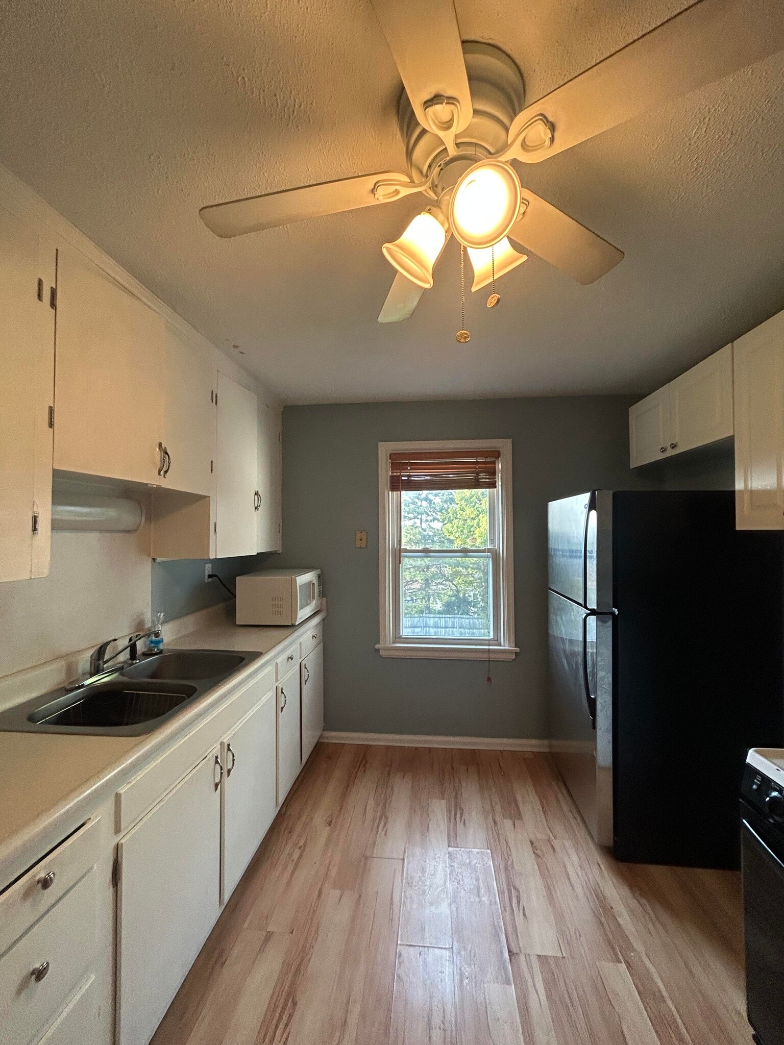 Building Photo - 1536 W 45th St