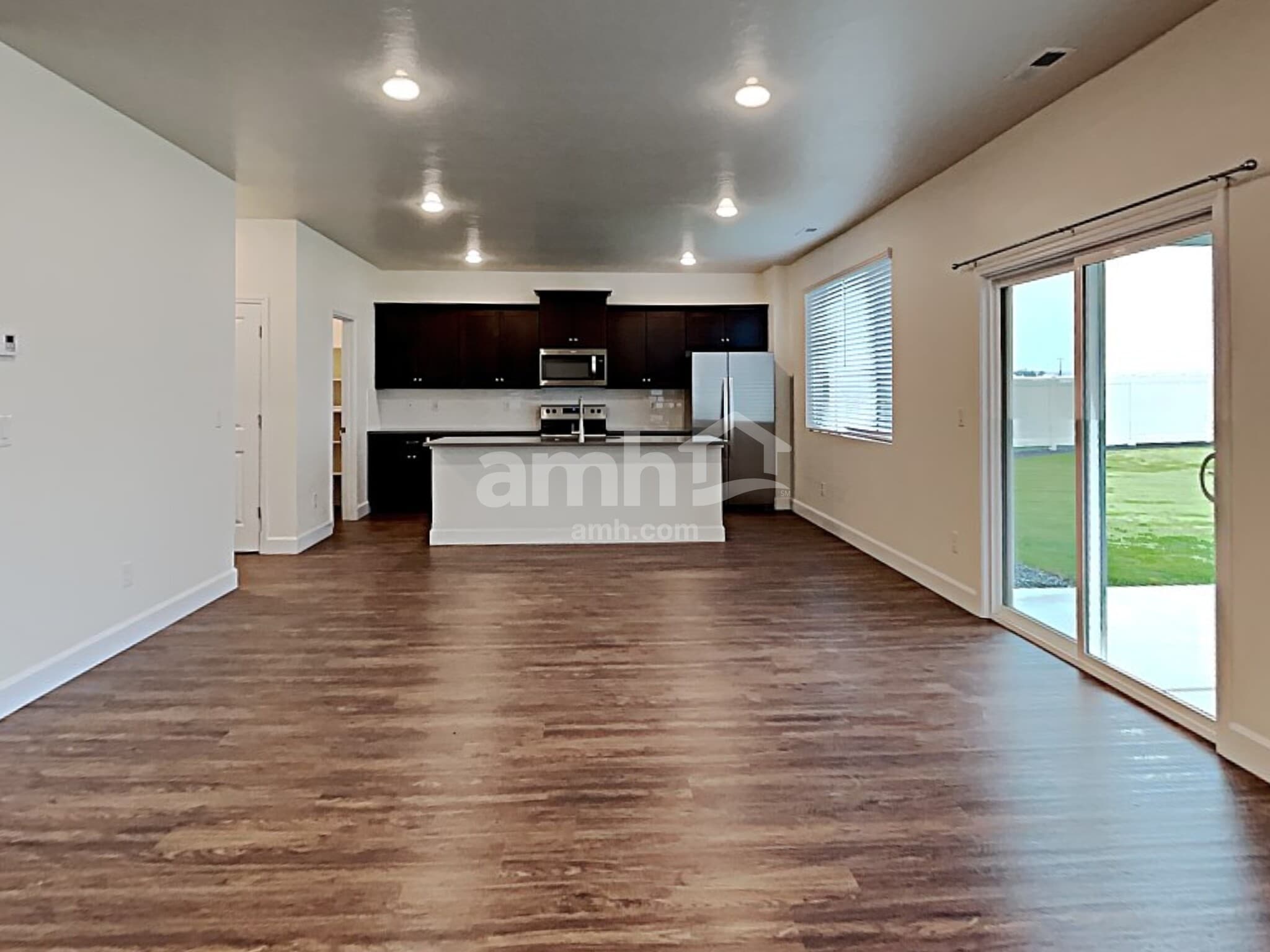 Building Photo - 884 N Garnet Creek Ave