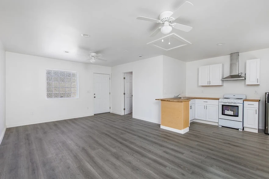 Building Photo - 940 Cypress Ave